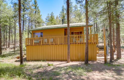 Hike and ATV Secluded Happy Jack Cabin with Deck - Foto 25