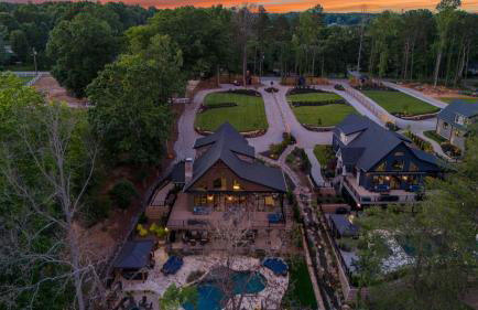 Black Bear & Blue Heron by Avantstay 2 Lakefront Homes, Sleeps 43 Pool, Dock, Theater - Foto 6