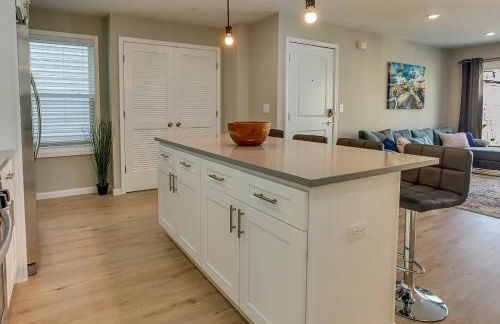 Spacious 6 Bedroom Home with NYC Access & Parking! - Foto 13