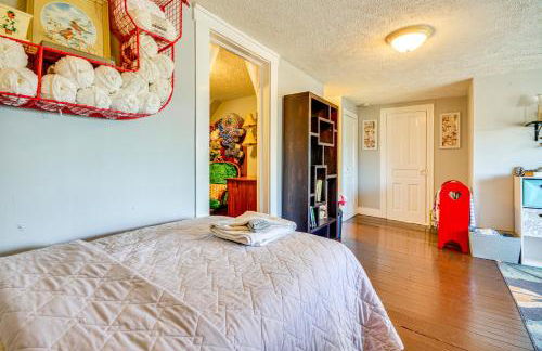 Storybook Craftsman Home with Private Hot Tub! - Foto 32