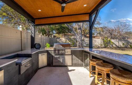 Relaxed Luxury Pet Friendly Home with Pool and Backyard Lounge in San Antonio, TX - Foto 52