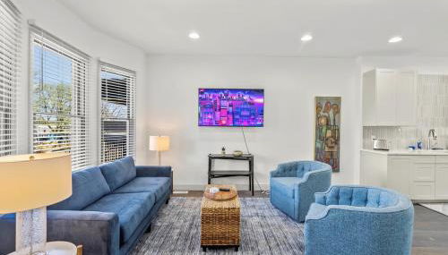 Brick Beauty Downtown, 3BR, Fenced Yard, Garage! - Foto 2