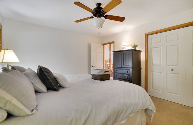 Elk Hollow by Avantstay Lakefront Chalet w Game Room Fire Pit - Photo 33