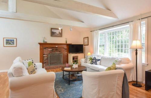 Pond Front Home with Private Dock - Foto 8