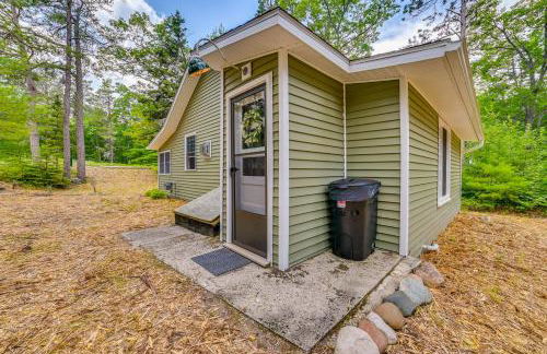 Enchanted Lake Huron Cottage with Beach Access! - Foto 33