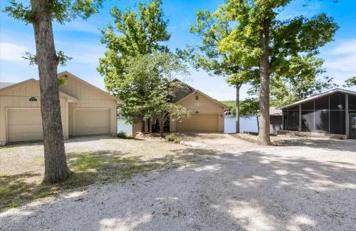 Life's Better At The Lake - Foto 41