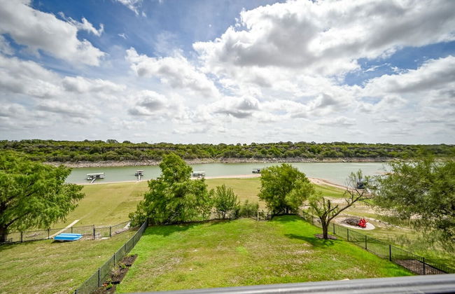 Luxury Lakefront Home-private Dock - Dipping Pool! - Foto 47