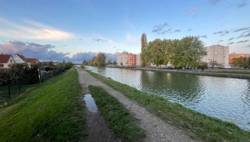 Cosy apartment on Strasbourg Tramway line and Canal - Appartement confortable sur ligne tram Strasbourg et Canal - Foto 3