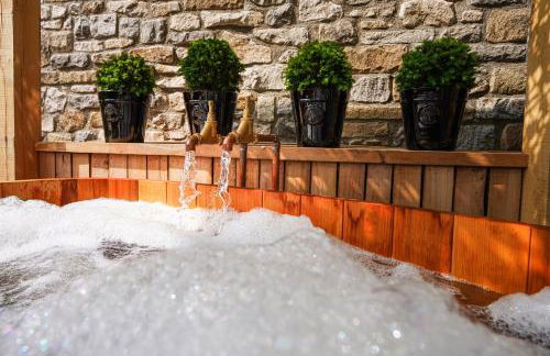 PEAK DISTRICT ROMANTIC Courtyard Loft, with Outdoor Japanese Whirlpool Bath - Foto 1