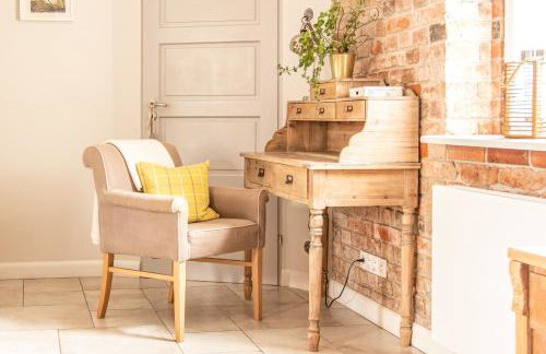 Pałac i Folwark Brzeźnica - Foto 15