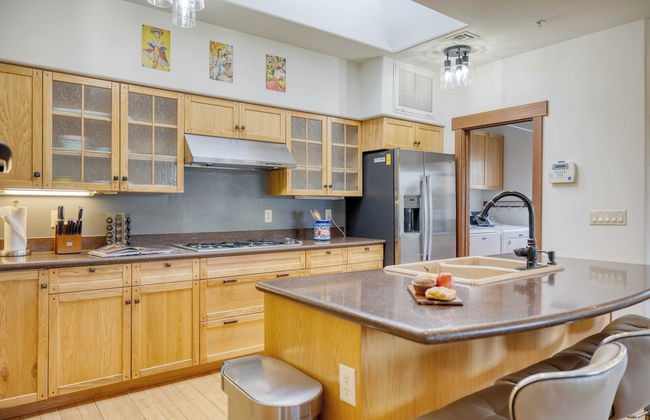 Cathedral View by Avantstay Pool Table + Hot Tub - Photo 16