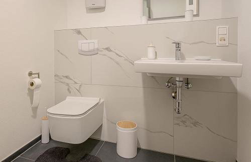 Neubau Stadtwohnung mit Balkon in Siegen Parkplatz WLAN Autobahn - Foto 9