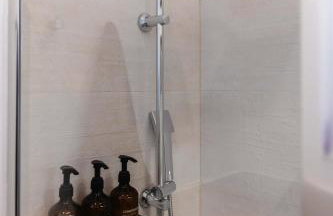 Modern Boutique Apartment - Photo 15