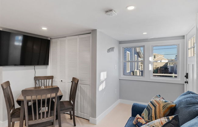 Modern Condo Perfect For Winter Rental - Photo 6