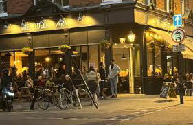 Stylish 2 Bed Home with parking - Foto 12