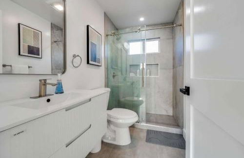 Brand New Apt w Parking Blocks from Downtown- B - Foto 5