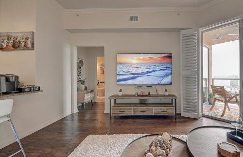 Ocean View Suite by Convention Center & Beach - Foto 19