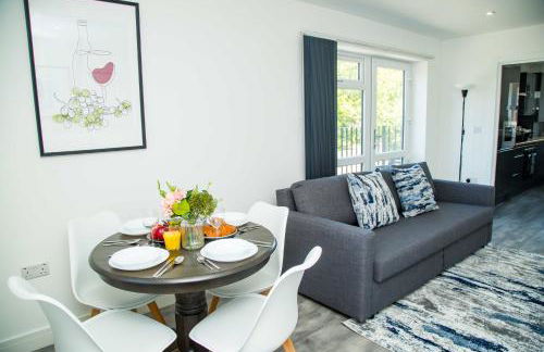 Bridge Court by Sterling Edge Apartments - Luxury Aparthotel - Stylish 1-bed Apartments - Balcony with Canal View or Private Garden - Free Parking - Foto 27