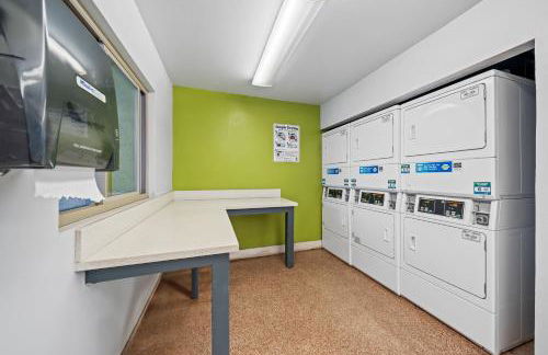 Entire Private Home with 2 Bedrooms 1 Bathroom, King Bed, Pool, Hot Tub, 2 Parking in Mira Mesa Available Now - Photo 21