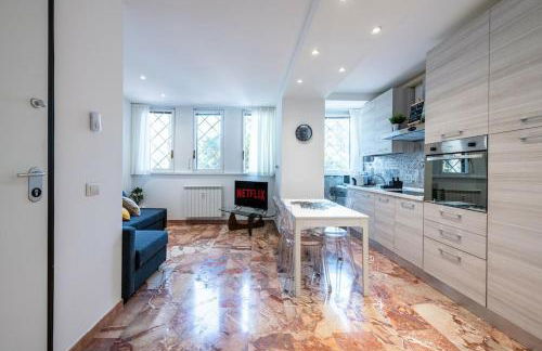 Iris Apartment with Jacuzzi - Easy City Access - Foto 10