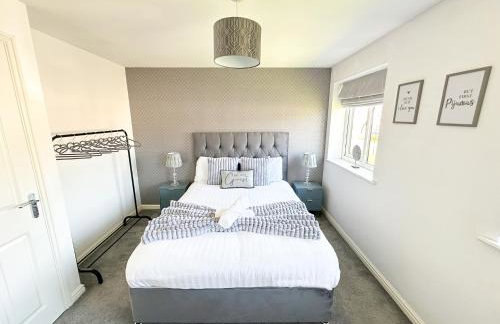 Luxury 4 Bed House - Free Parking - Contractors - Relocators - Foto 19