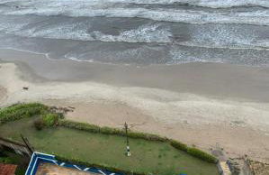 APTO PÉ na AREIA com Piscina - Centro Itanhaem - Foto 6