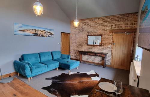 Two Bedroomed Loft Apartment - The Old Drill Hall Ryde - Photo 1