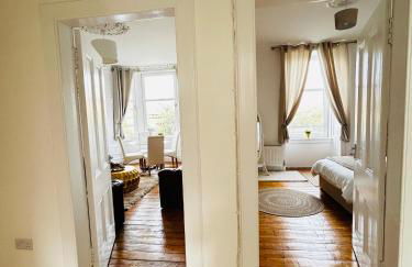 THE LAZY LION - Spacious 2 Bedroom - Town Centre Holiday Home Apartment - Photo 32