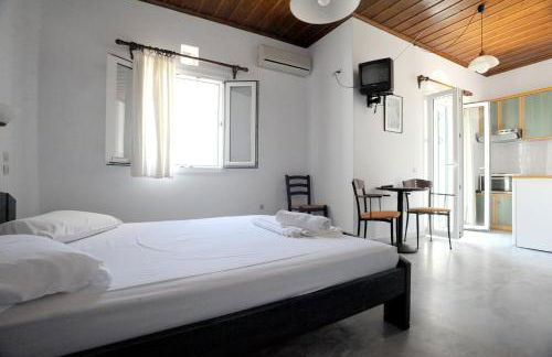 Carlo Bungalows - Photo 13