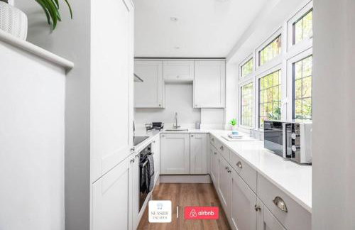 Treeside Place l Seaside Escapes Short Lets & Serviced Accommodation - Foto 4