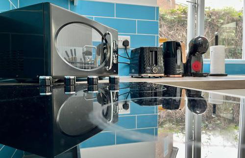 Central Bedford FREE Parking & Private Garden& Conservatory Perfect for large group of people - Foto 26