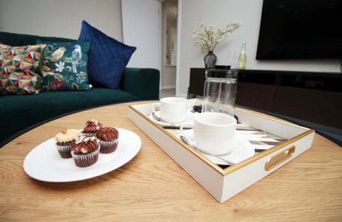 Elegant 2BR w/ Pool Table in Prime Location - Foto 10