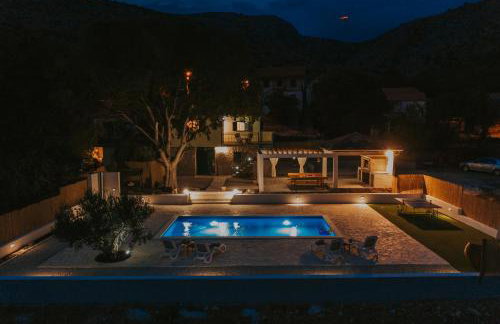 Villa Vuki - Photo 1