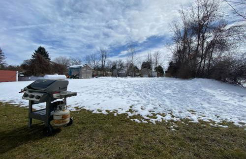 Rutland's Hidden Gem: 2 Br/1ba Renovated Home Close To Everything 2 Bedroom Home - Foto 43