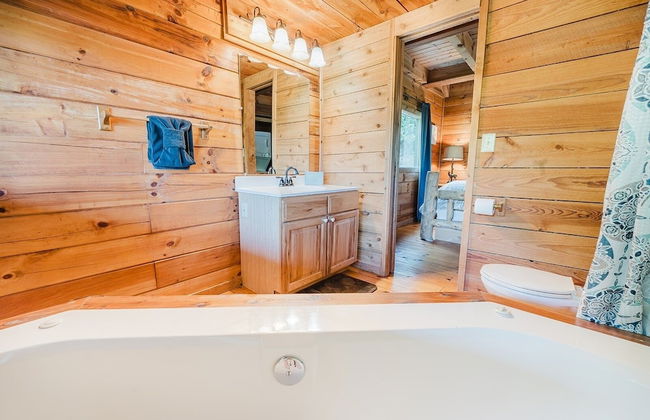 J Willy's Refuge 2 Bedroom Cabin by RedAwning - Photo 24