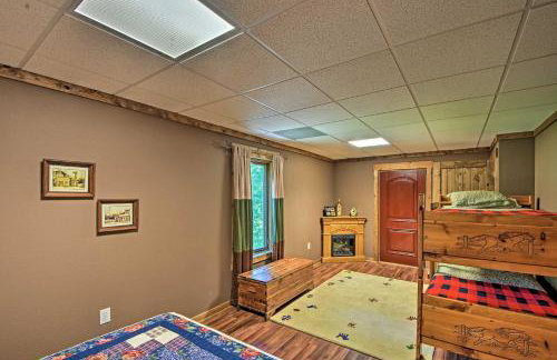 Rustic Andrews Cabin Rental with Deck and Fire Pit! - Foto 20