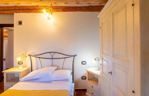 Apartment in a farmhouse with 2 swimming pools - Photo 18