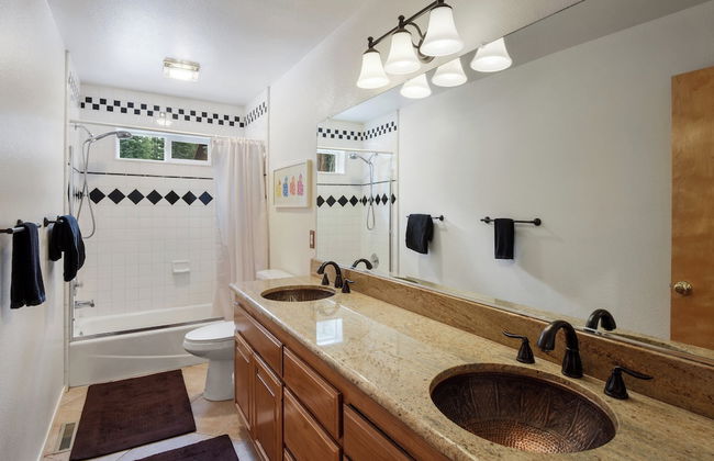 Truckee Pines Retreat Game Room & Forest Views - Foto 19