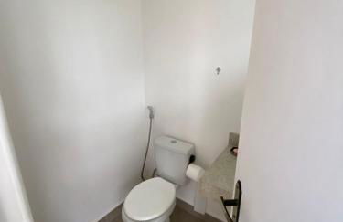 Suíte privativa aconchego a alguns passos da praia - Foto 9