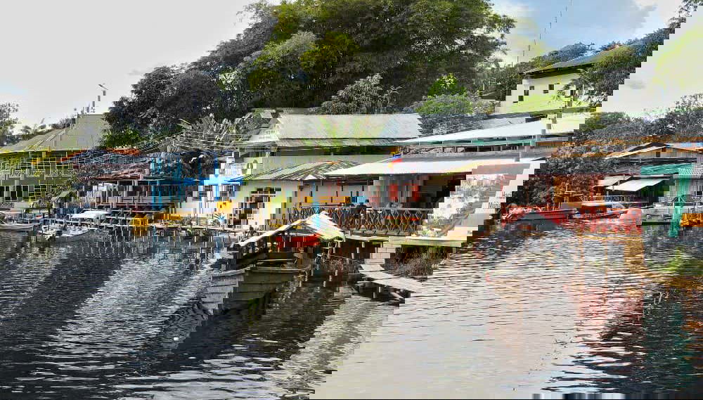 Houses by the Loretoyacu River