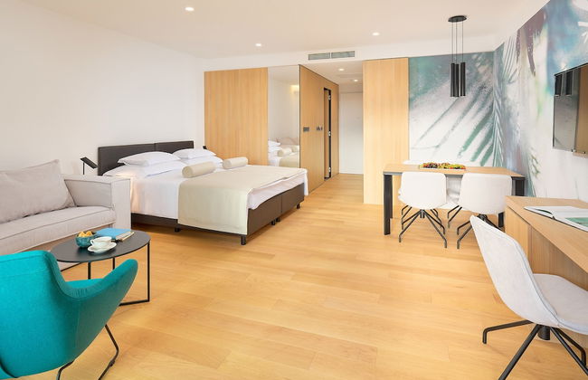 Amphora's Garden - Photo 14