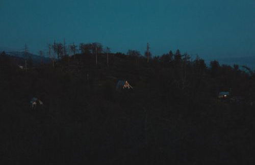 Spacious 4-bedroom cabin on secluded private land - Foto 33