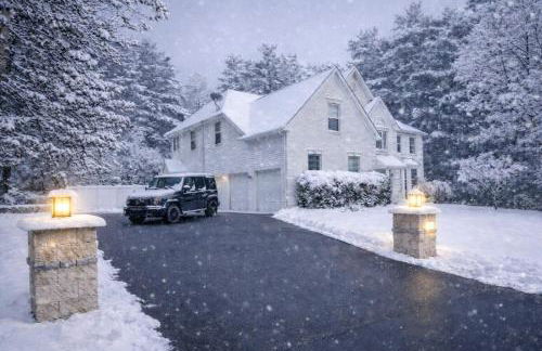 Luxury Villa with Hot Tub, Two Fire Pits, King Bed Suite, Game Room & Fenced Yard - Foto 8