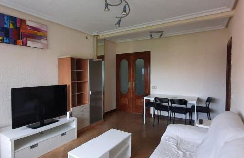 Piso amplio, iluminado y muy bien comunicado - Foto 4