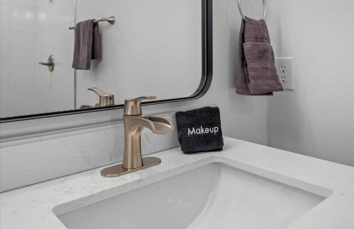 Farm House DT Indy with Pool Table - Photo 29