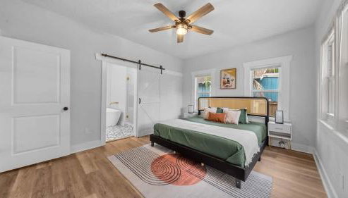 Mid-Century Modern Retreat by Coffee, Food + Shops - Foto 4