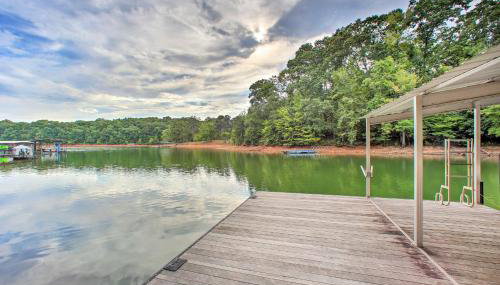 Townville Lakefront Cottage with Private Dock! - Foto 2