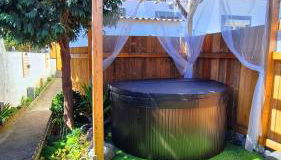 Cozy home with jacuzzi - near the airport - Photo 2