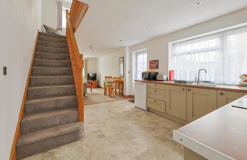 Spacious Self Contained Annexe with Parking - Pass the Keys - Foto 5