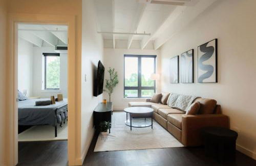 Above The Roots - Stylish 1BD on the Square - Foto 13